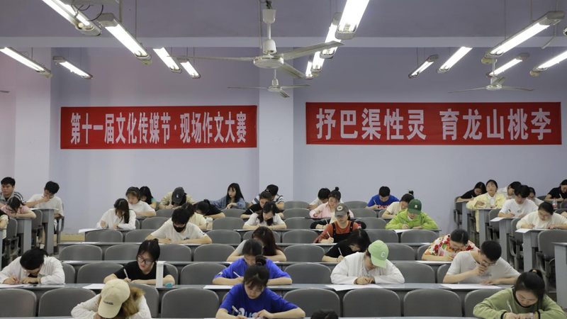 纪录片拍摄加盟：必备资质全解析**